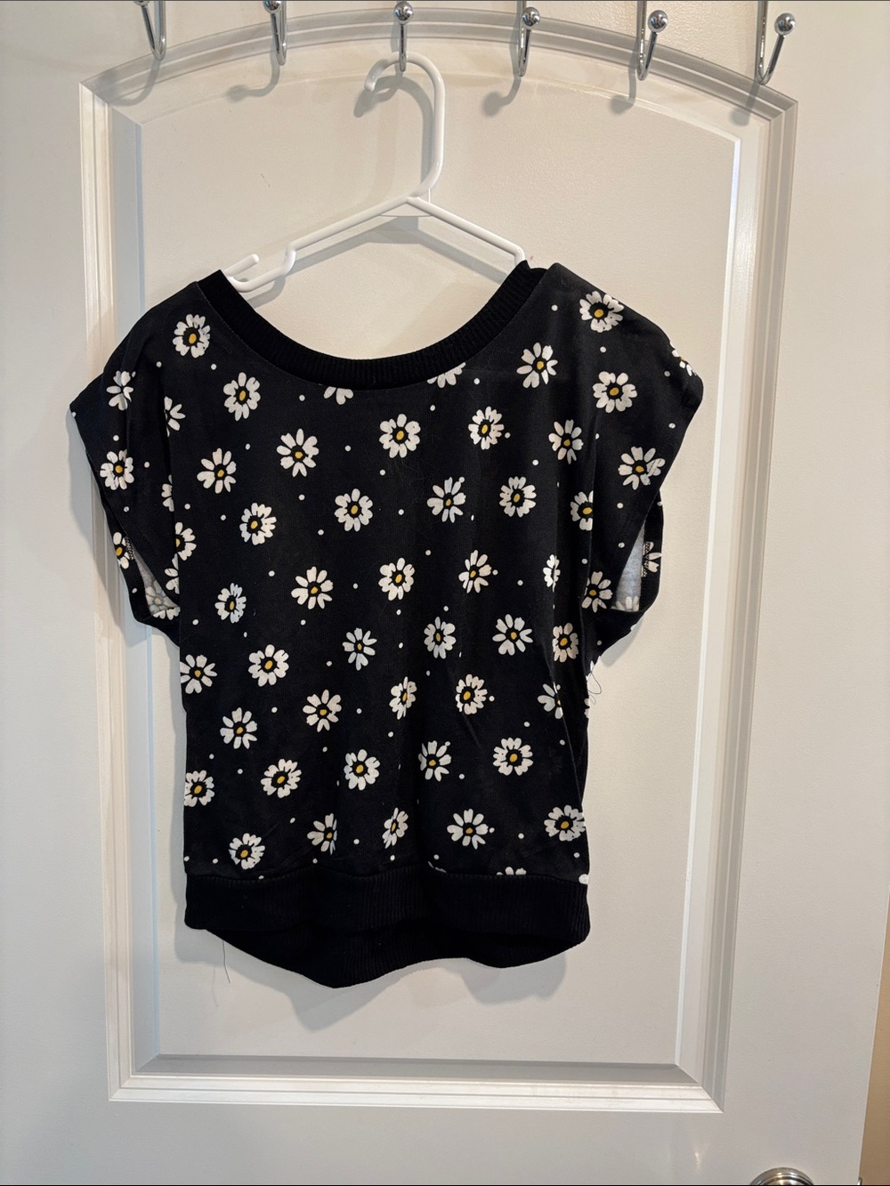 Streetwear Society Black Daisy Print Short Sleeve Top